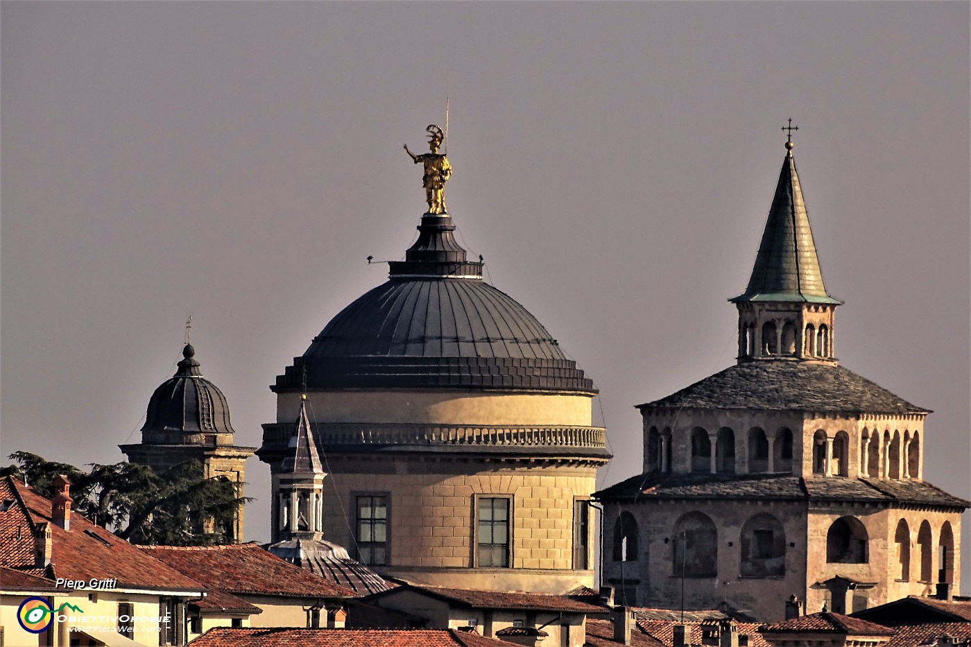 30 Zoom sulla cupola del Duomo e sul tiburio ottogonale di S.ta Maria Maggiore.JPG